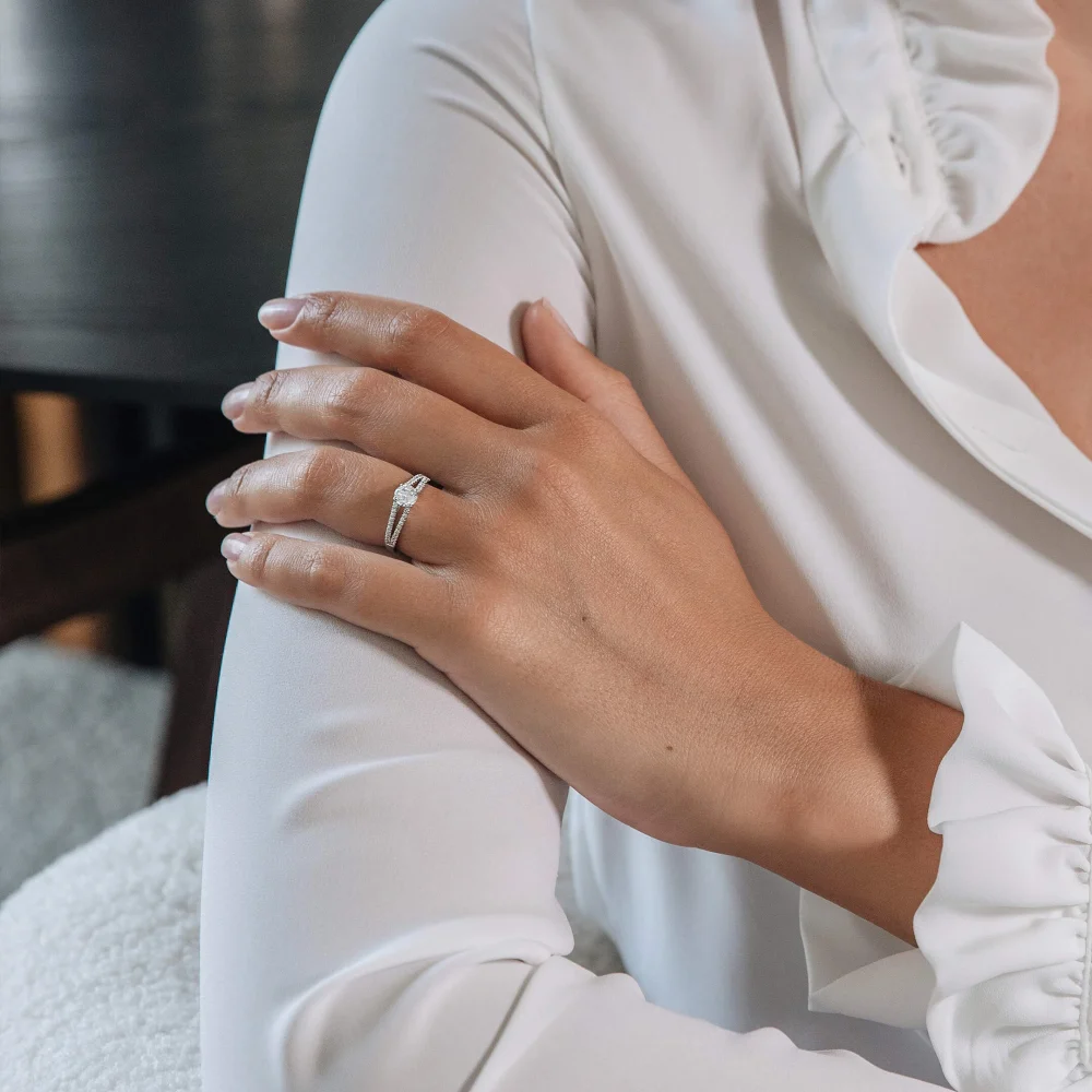 Anillo de Compromiso Carlie - Image 12