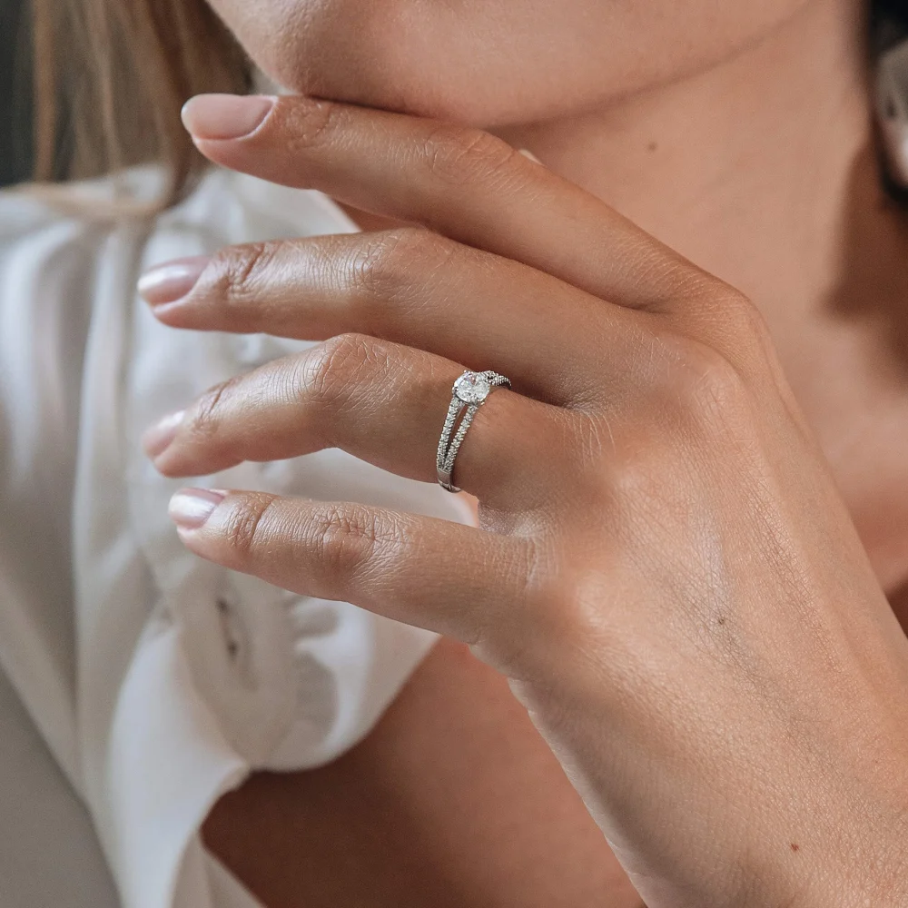 Anillo de Compromiso Carlie - Image 11