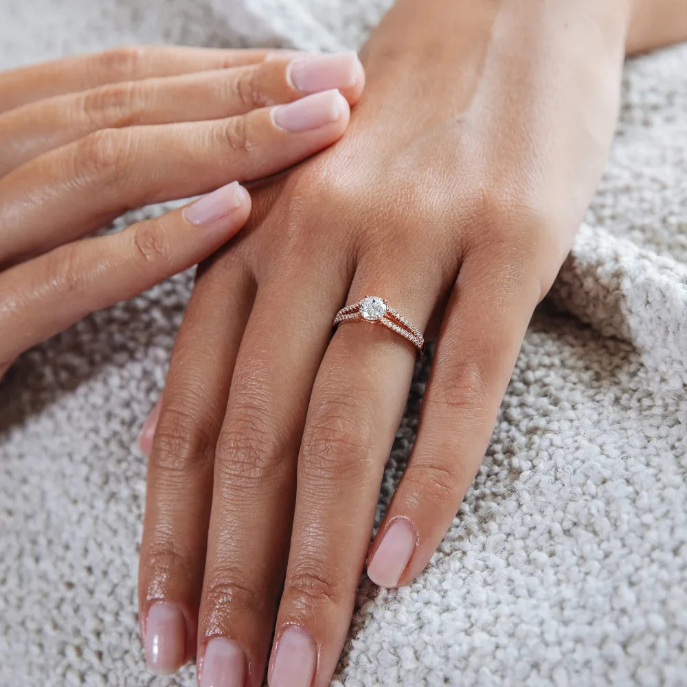 Anillo de Compromiso Carlie - Image 10